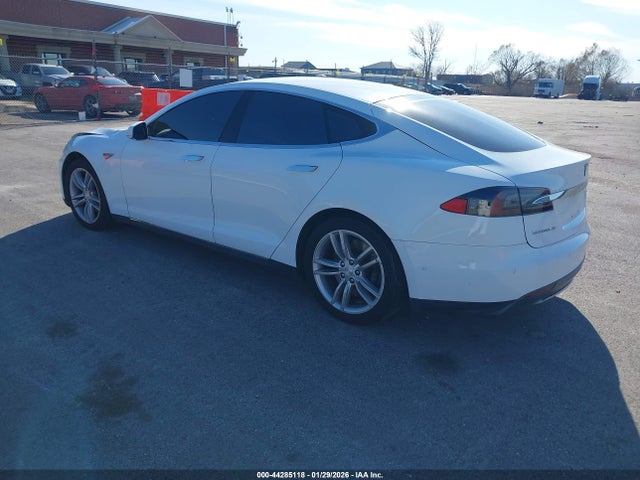 2015 TESLA MODEL S 5YJSA1H17FFP76273 Photo 2