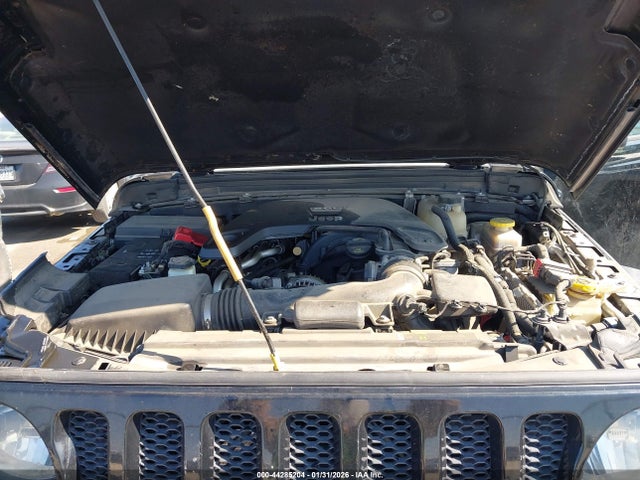 1C4HJXDG0KW529657 Jeep Wrangler Unlimited Sport S 4x4