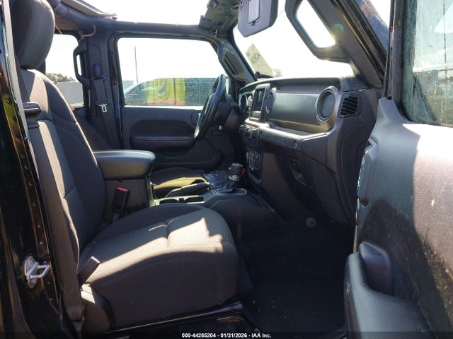 1C4HJXDG0KW529657 Jeep Wrangler Unlimited Sport S 4x4