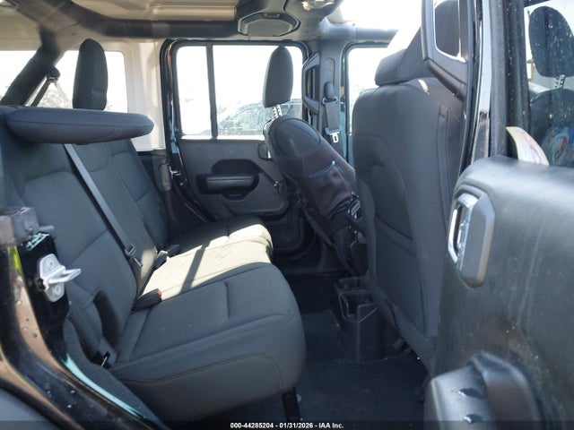 1C4HJXDG0KW529657 Jeep Wrangler Unlimited Sport S 4x4