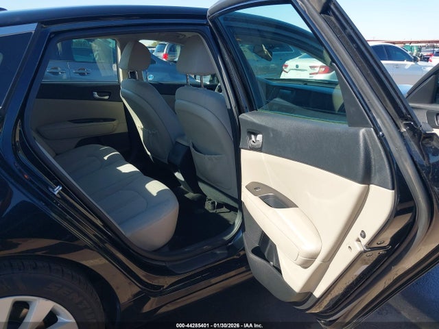 KIA Optima Lx 2018 5XXGT4L38JG257166 Image 8