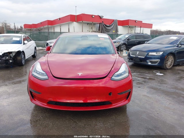 44285464 :رقم المزاد ، 5YJ3E1EB3JF063174 vin ، 2018 Tesla Model 3 Long Range/performance مزاد بيع
