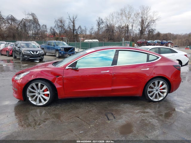 44285464 :رقم المزاد ، 5YJ3E1EB3JF063174 vin ، 2018 Tesla Model 3 Long Range/performance مزاد بيع