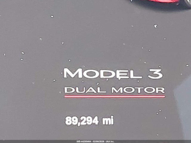 44285464 :رقم المزاد ، 5YJ3E1EB3JF063174 vin ، 2018 Tesla Model 3 Long Range/performance مزاد بيع