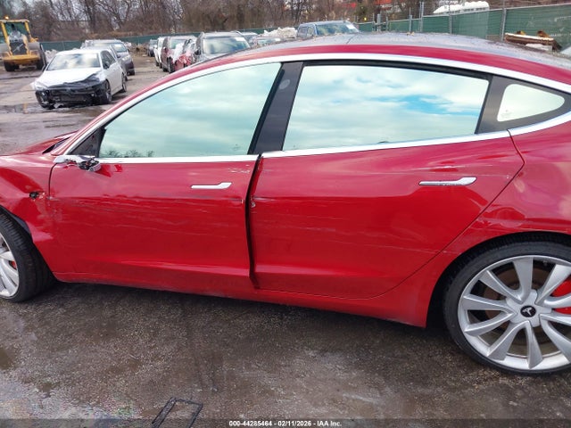 44285464 :رقم المزاد ، 5YJ3E1EB3JF063174 vin ، 2018 Tesla Model 3 Long Range/performance مزاد بيع