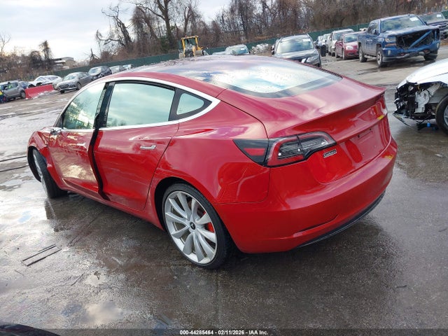 44285464 :رقم المزاد ، 5YJ3E1EB3JF063174 vin ، 2018 Tesla Model 3 Long Range/performance مزاد بيع