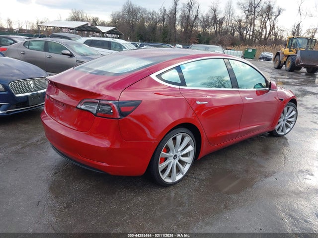 44285464 :رقم المزاد ، 5YJ3E1EB3JF063174 vin ، 2018 Tesla Model 3 Long Range/performance مزاد بيع