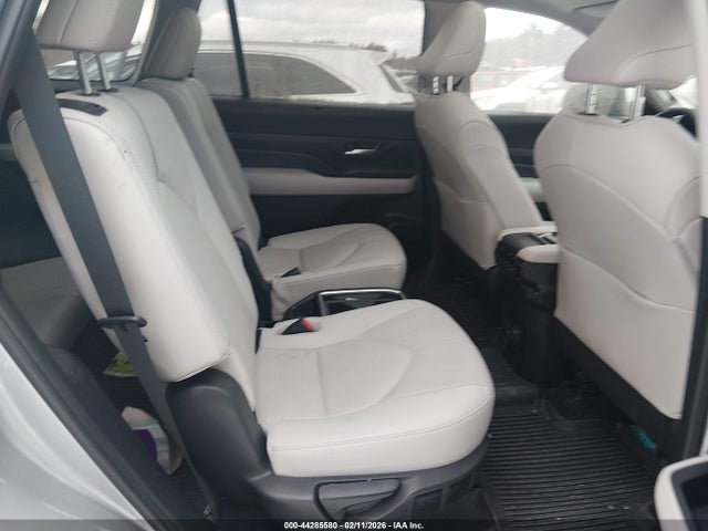 Toyota Grand Highlander Platinum 2024 5TDAAAB53RS057934 Image 8