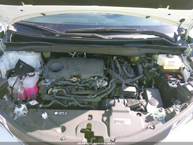 Toyota SIENNA XLE 2025 5TDJRKEC5SS253341 Image 10
