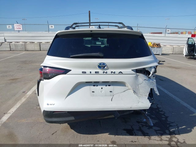 Toyota SIENNA XLE 2025 5TDJRKEC5SS253341 Image 16