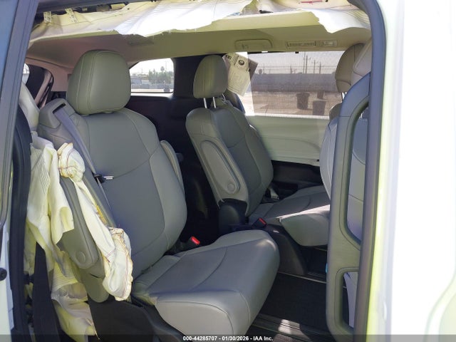 Toyota SIENNA XLE 2025 5TDJRKEC5SS253341 Image 8