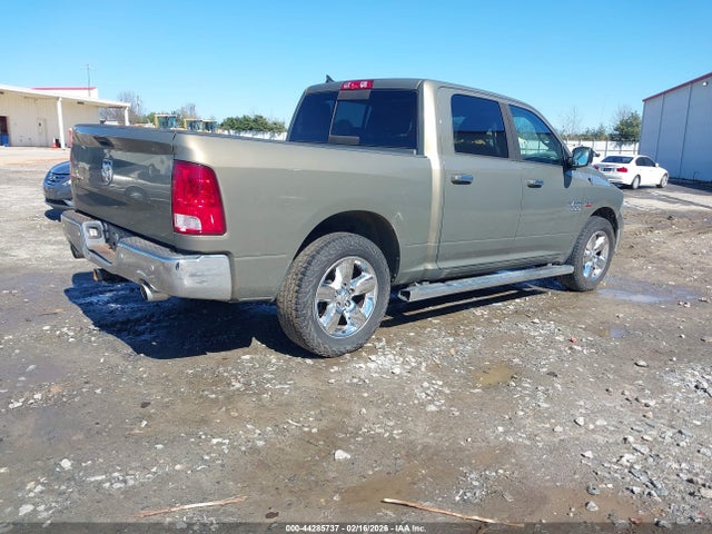 2015 RAM 1500 1C6RR6LT4FS785195 Photo 3