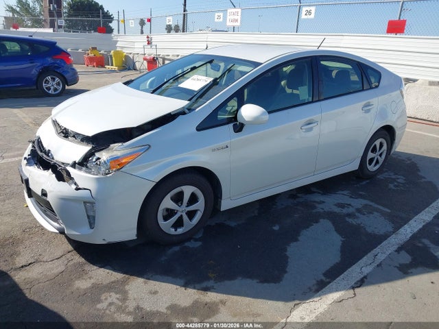 JTDKN3DU2F0463260 Toyota Prius Two