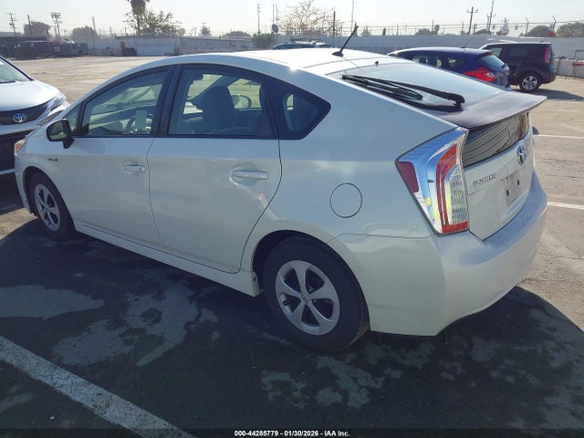 JTDKN3DU2F0463260 Toyota Prius Two