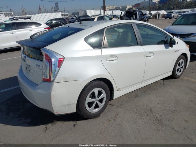 JTDKN3DU2F0463260 Toyota Prius Two