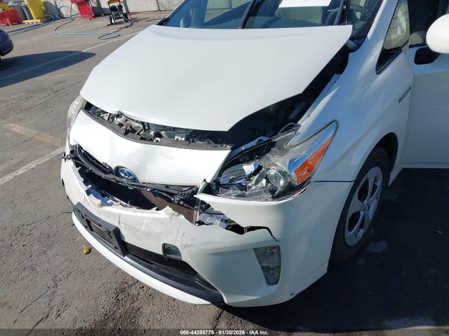 JTDKN3DU2F0463260 Toyota Prius Two