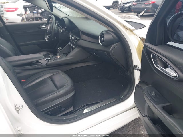 2017 ALFA ROMEO GIULIA ZARFAEBN6H7551734 Photo 4