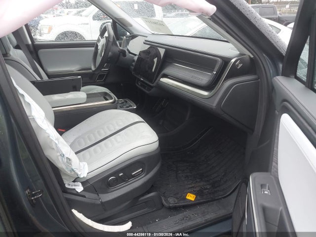 Rivian R1s Adventure 2023 7PDSGABA6PN028469 Image 5