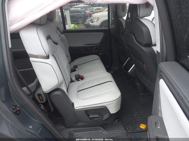 Rivian R1s Adventure 2023 7PDSGABA6PN028469 Image 8
