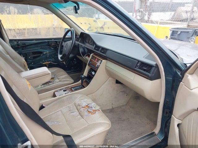 1995 MERCEDES-BENZ E WDBEB31E7SC265638 Photo 4