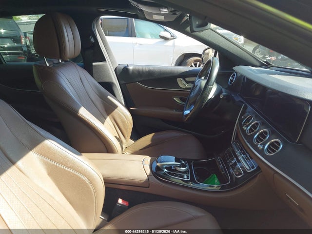 44286245 :رقم المزاد ، WDDZF4JB1HA118549 vin ، 2017 Mercedes-benz E 300 مزاد بيع