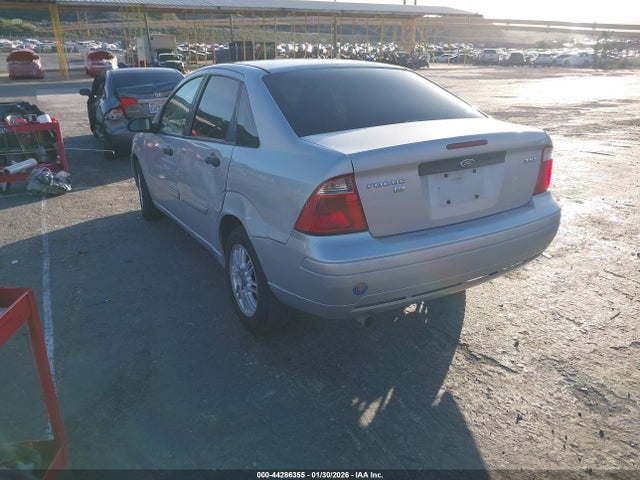 2005 FORD FOCUS 1FAFP34N45W227277 Photo 2