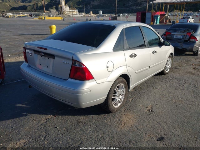 2005 FORD FOCUS 1FAFP34N45W227277 Photo 3