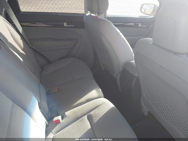 5XYKT3A6XEG509261 KIA SORENTO LX