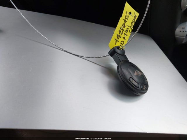 2010 MINI COOPER WMWMR3C59ATU96929 Photo 10