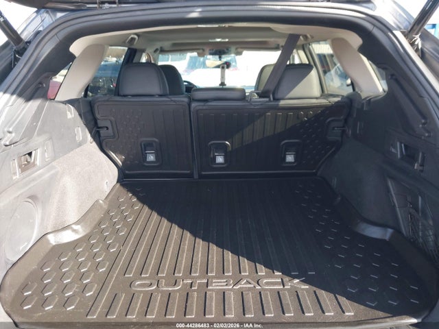 44286483 :رقم المزاد ، 4S4BTGND4M3218978 vin ، 2021 Subaru Outback Limited Xt مزاد بيع