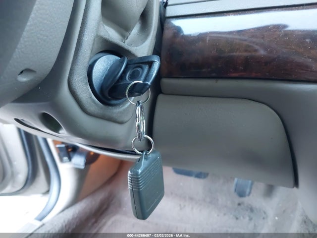 2005 MERCURY GRAND MARQUIS 2MEFM74W25X670114 Photo 10