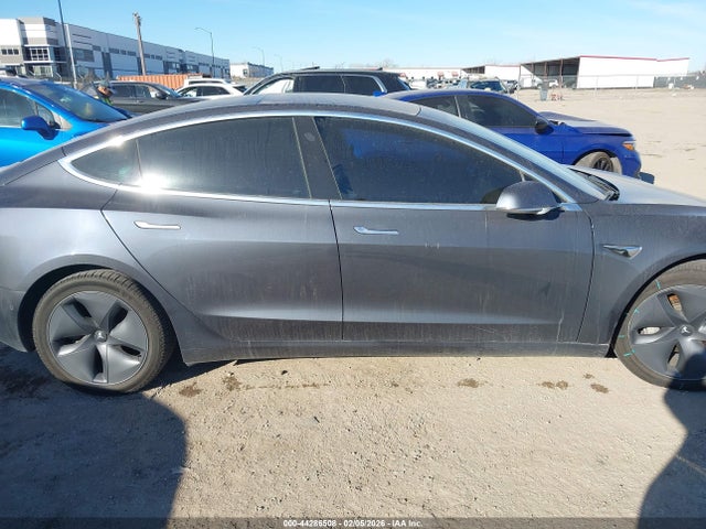 44286508 :رقم المزاد ، 5YJ3E1EB9KF209885 vin ، 2019 Tesla Model 3 Long Range/performance مزاد بيع