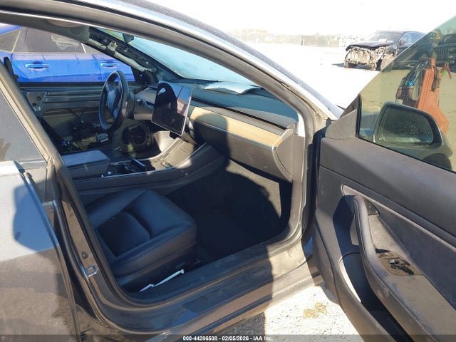 44286508 :رقم المزاد ، 5YJ3E1EB9KF209885 vin ، 2019 Tesla Model 3 Long Range/performance مزاد بيع