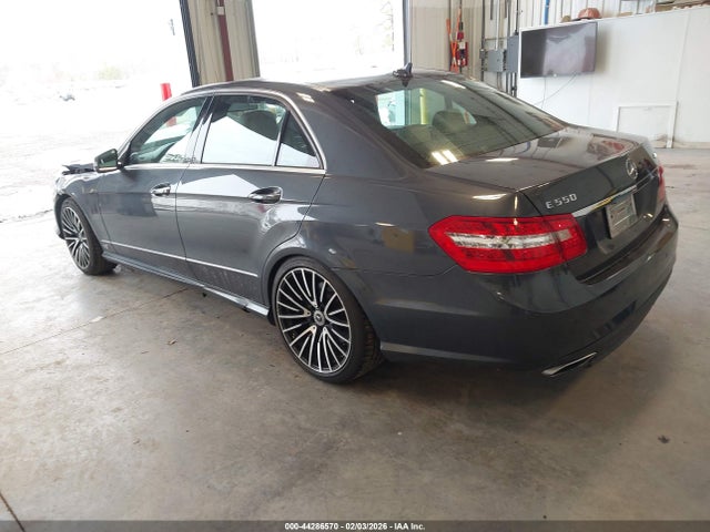 2013 MERCEDES-BENZ E 550 WDDHF9BB5DA743151 Photo 2