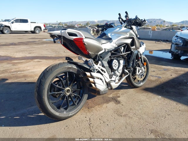 M. V. Agusta Stradale 800 2015 ZCGRGGNT3FV002730 Image 4