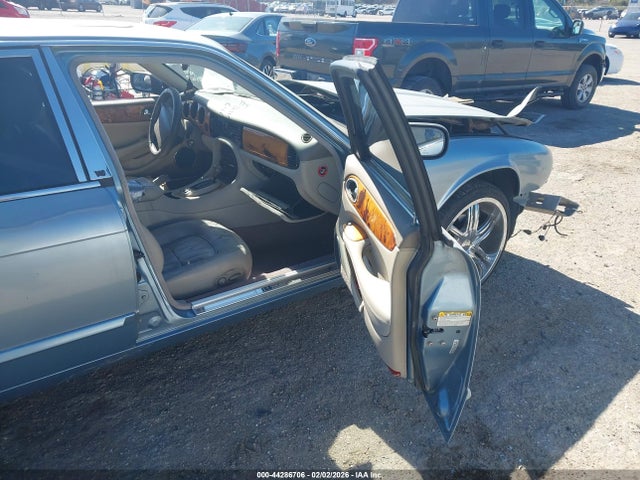 2002 JAGUAR XJ8 SAJDA14C12LF45607 Photo 4