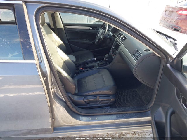44286828 :رقم المزاد ، 1VWAT7A39FC103273 vin ، 2015 Volkswagen Passat 1.8t Limited Edition مزاد بيع