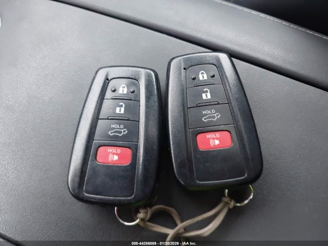5TDGZRBHXMS154262 Toyota Highlander Xle
