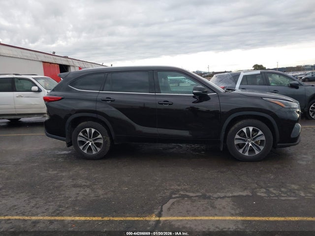 5TDGZRBHXMS154262 Toyota Highlander Xle