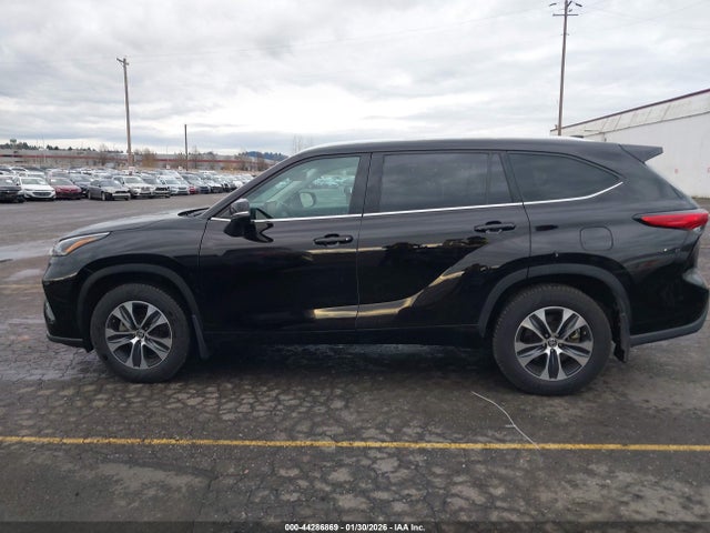 5TDGZRBHXMS154262 Toyota Highlander Xle