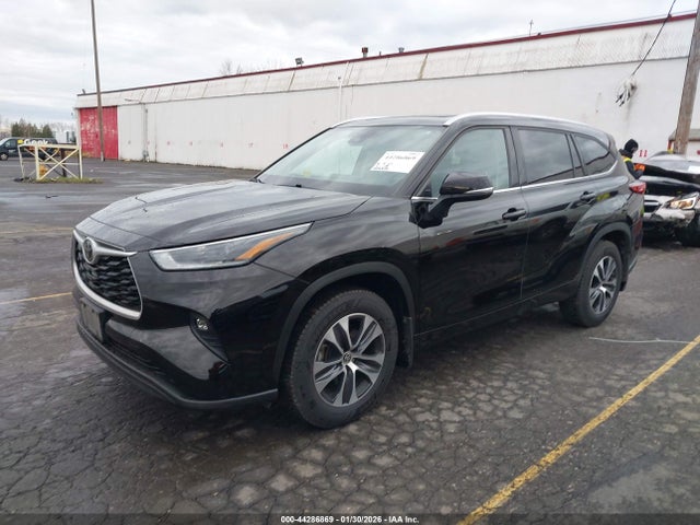 5TDGZRBHXMS154262 Toyota Highlander Xle