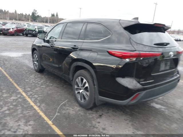 5TDGZRBHXMS154262 Toyota Highlander Xle