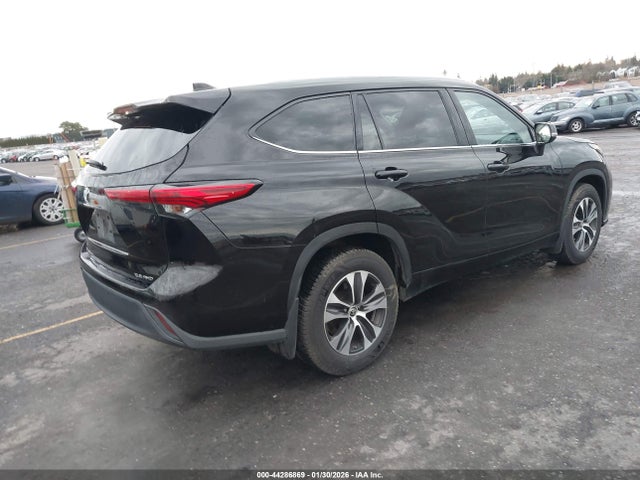 5TDGZRBHXMS154262 Toyota Highlander Xle