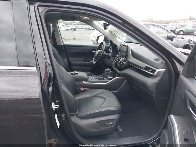 5TDGZRBHXMS154262 Toyota Highlander Xle