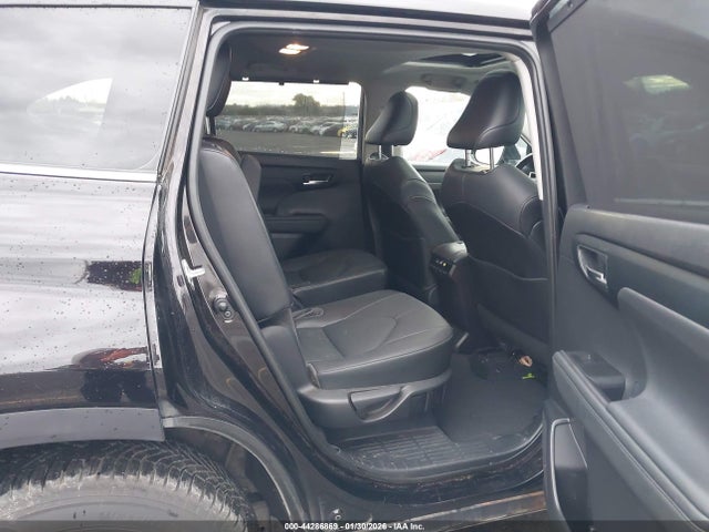 5TDGZRBHXMS154262 Toyota Highlander Xle