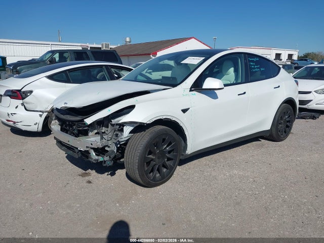 2024 TESLA MODEL Y 7SAYGDED3RF047154 Photo 1