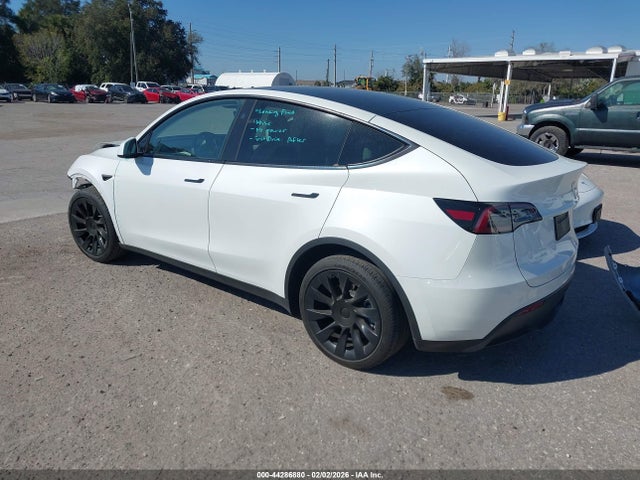 2024 TESLA MODEL Y 7SAYGDED3RF047154 Photo 2