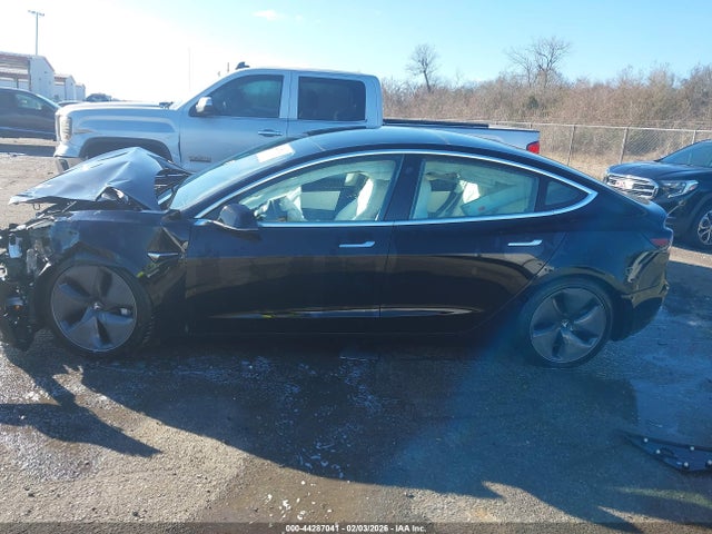 2020 Tesla Model 3 Standard Range Plus Rear-wheel Drive/standard Range Rear-wheel Drive მანქანა იყიდება აუქციონზე, vin: 5YJ3E1EA5LF808372, აუქციონის ნომერი: 44287041