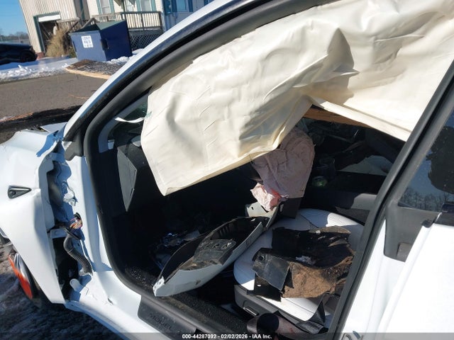 2024 TESLA MODEL 3 5YJ3E1EB3RF799432 Photo 4