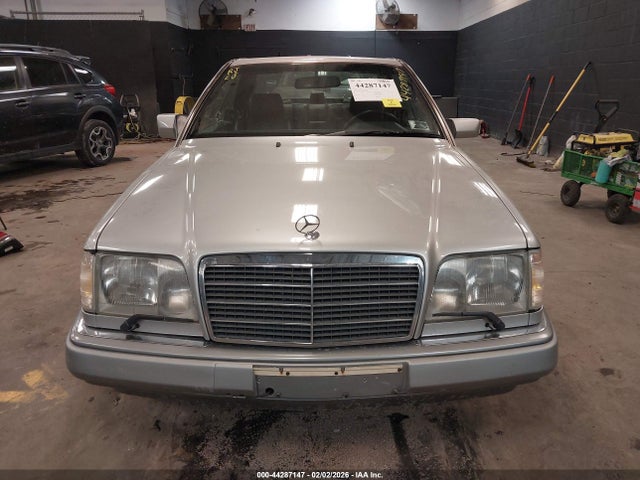 1994 Mercedes-benz E 320 მანქანა იყიდება აუქციონზე, vin: WDBEA52E1RC014928, აუქციონის ნომერი: 44287147